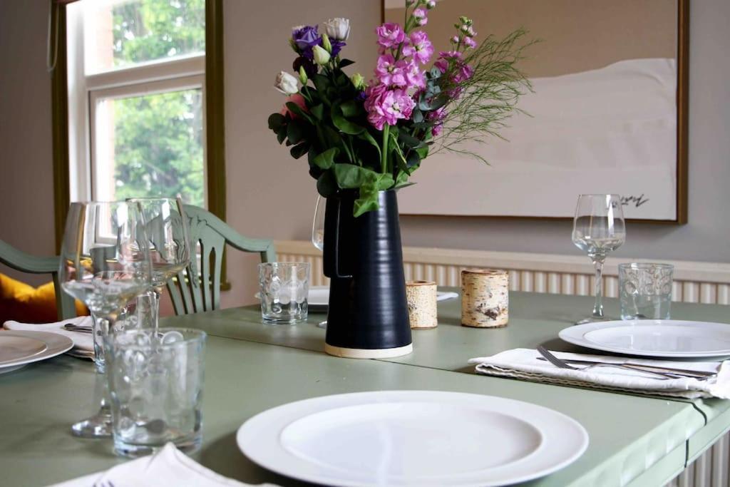 Lincoln Apartment Freshly Renovated Common Views Burton  Buitenkant foto
