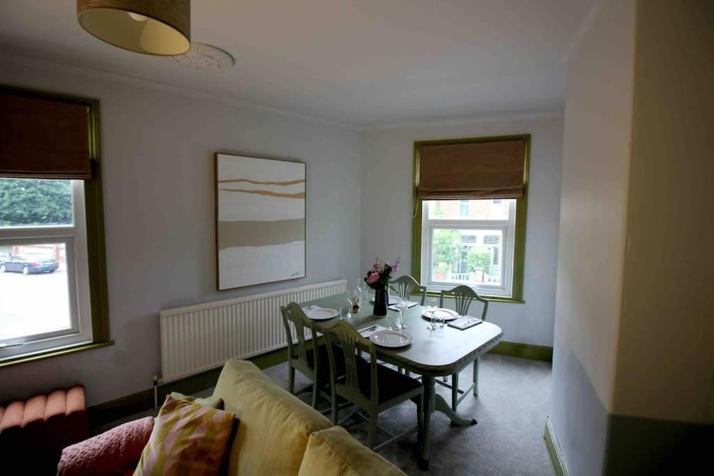 Lincoln Apartment Freshly Renovated Common Views Burton  Buitenkant foto